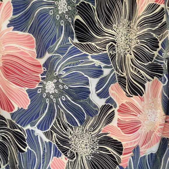 Vibrant Floral Long Sleeve Top - Picture 4 of 10